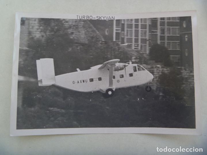 Militaria: FOTO DE UN AVION TURBO - SKYVAN EN VUELO