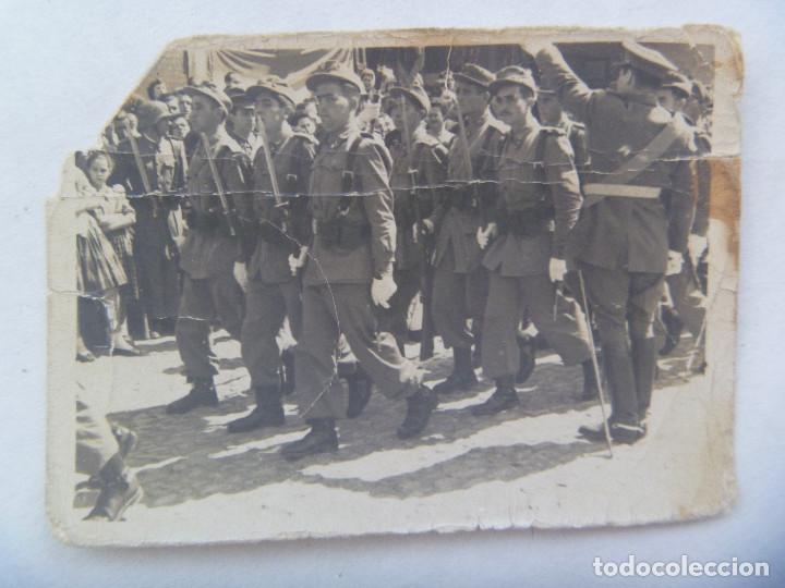 Militaria: FOTO DE JURA DE BANDERA DE MILITARES DE ARTILLERIA . A&Ntilde;OS 40