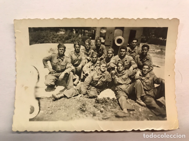 Militaria: MILITAR. Fotograf&iacute;a Batallon de Instrucci&oacute;n Reclutas del Sahara No.1, soldados junto al ca&ntilde;&oacute;n.