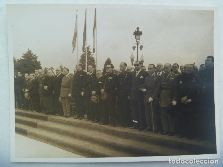 Militaria: FOTO DE ACTO NACIONAL : GENERALES, JERARCAS DE FALANGE VIEJA GUARDIA , MILITARES , ETC. 1952