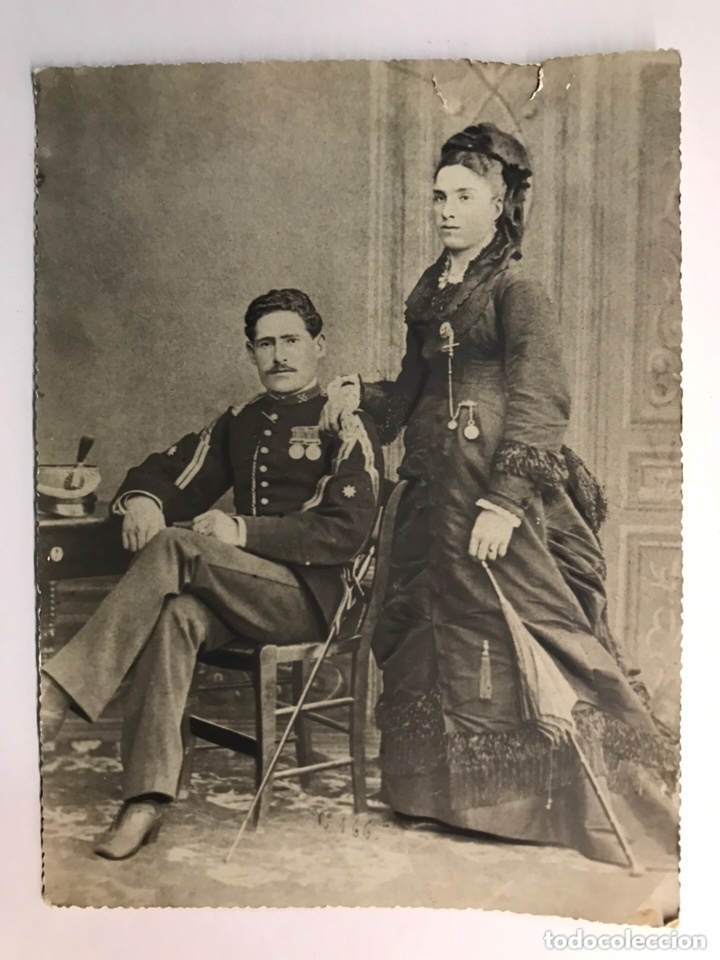 Militaria: MILITAR. Fotograf&iacute;a antigua. REGIMIENTO INFANTER&Iacute;A 35. Oficial con su esposa. (h.1890?)