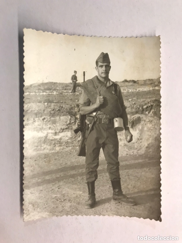 Militaria: MILITAR. Fotograf&iacute;a. EL AAIUN. Soldado de Guardia..(a.1969?) de peque&ntilde;o tama&ntilde;o.....