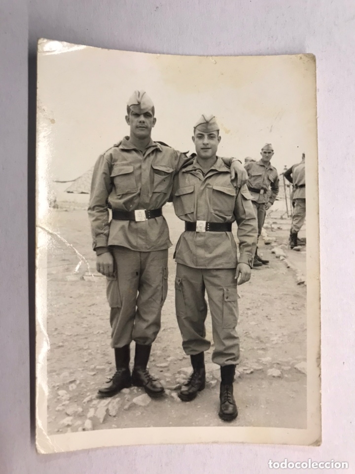 Military Antiques: MILITAR. Fotograf&iacute;a. EL AAIUN. Soldados Posando para el recuerdo ...(a.1969?)