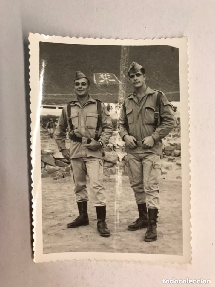 Military Antiques: MILITAR. Fotograf&iacute;a. EL AAIUN. Soldados Posando para el recuerdo ...(a.1969?)