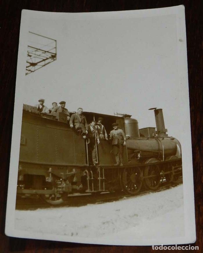 Militaria: ANTIGUA FOTOGRAFIA DE LOCOMOTORA MILITAR CON FERROVARIOS DEL CUERPO DE INGENIEROS, CON DESTINO EN LA