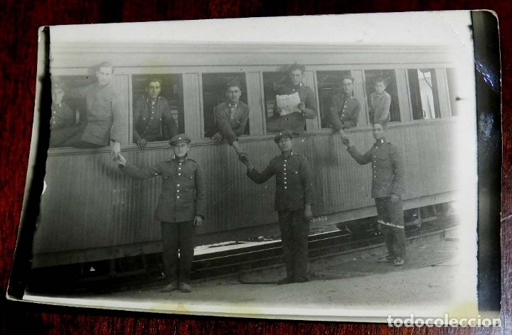 Militaria: ANTIGUA FOTOGRAFIA DE VAGON MILITAR CON FERROVARIOS DEL CUERPO DE INGENIEROS, CON DESTINO EN LA  EST