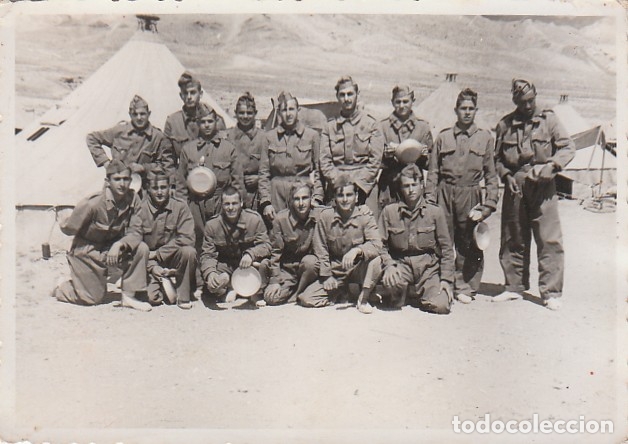 Militaria: Campamento. Compa&ntilde;&iacute;a, Batall&oacute;n del Ejercito Espa&ntilde;ol con tiendas de campa&ntilde;a. A&ntilde;os 40. ff