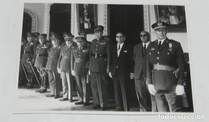 Militaria: FOTOGRAFIA DE BODAS DE ORO DE LA XXI PROMOCION DE LA ACADEMIA DE CABALLERIA, LOS SUPERVIVIENTES PRES