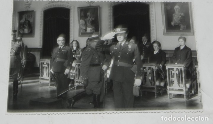 Militaria: FOTOGRAFIA DE BODAS DE ORO DE LA XXI PROMOCION DE LA ACADEMIA DE CABALLERIA, EL TENIENTE GENERAL LAC