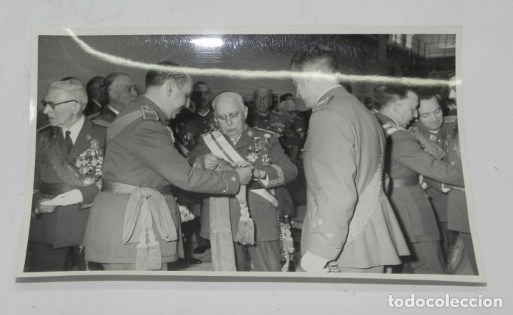 Militaria: FOTOGRAFIA DE LA IMPOSICION DE FAJAS  A LA 54 PROMOCION DE ESTADO MAYOR, EL GENERAL YSASI-YSASIMENDI