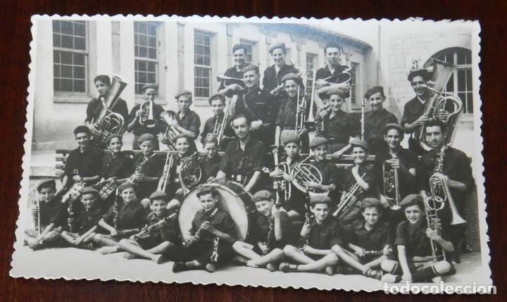 Militaria: ANTIGUA FOTOGRAFIA DE BANDA DEL FRENTE DE JUVENTUDES A&Ntilde;OS 40, FALANGE, AGOSTO DE 1942, MIDE 12,8 X 8