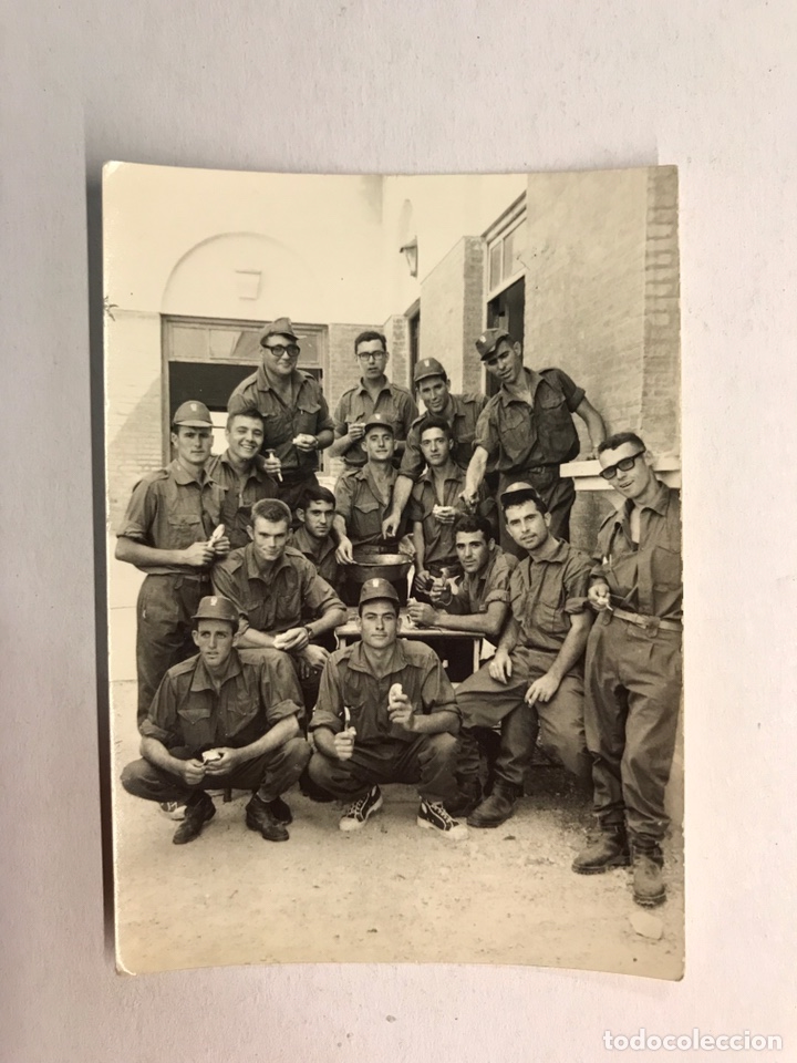 Militaria: MILITAR. Fotograf&iacute;a Original SIDI IFNI. Soldados de celebraci&oacute;n en el cuartel . Verano de 1968