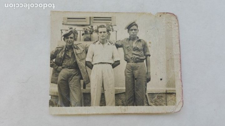 Militaria: FOTO DE MARINEROS CON LEPANTO DEL CANARIAS. UNO ASESINADO EN 1949