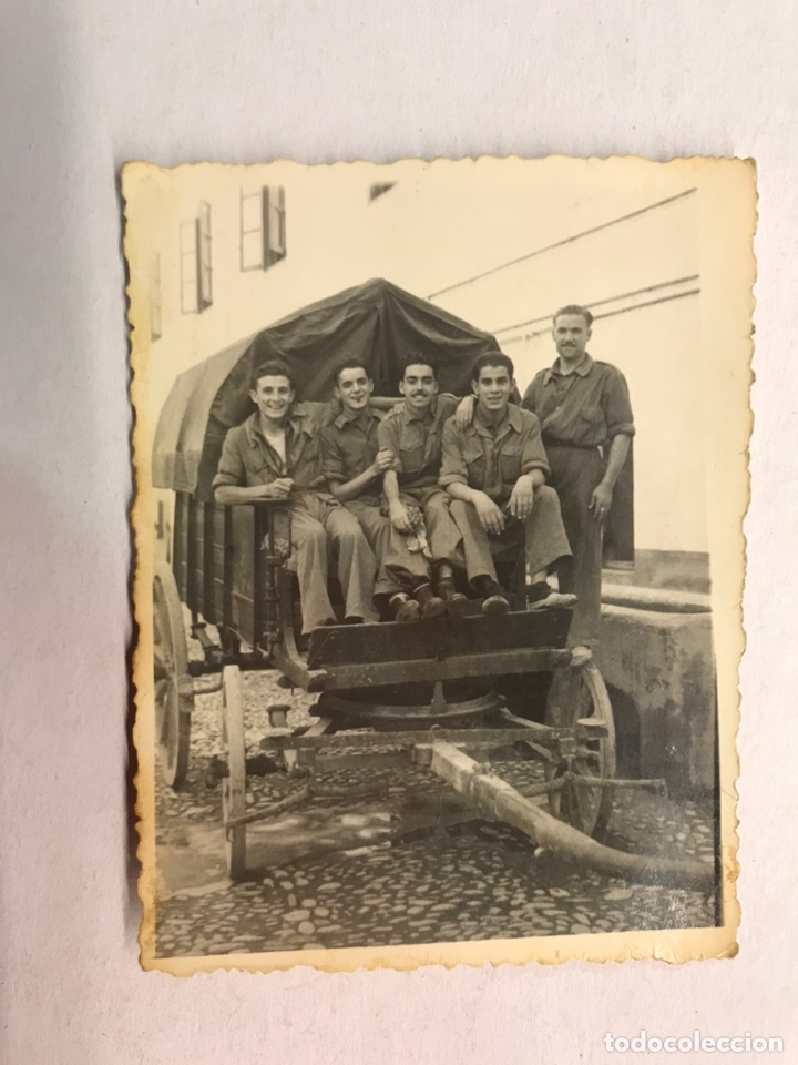 Militaria: MILITAR. Fotograf&iacute;a antigua. Soldados en la carreta.... tiempo de descanso. INVIERNO de 1946
