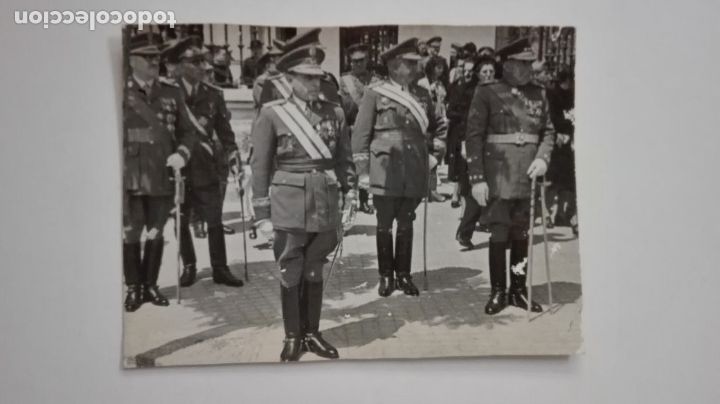 Militaria: FOTO DE GENERALES EN ACTO : FAJIN, ENTORCHADOS. ETC