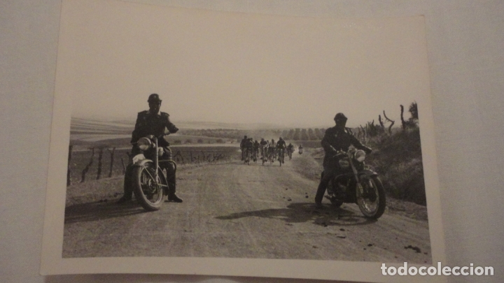 Militaria: ANTIGUA FOTOGRAFIA.POLICIA DE TRAFICO? GUARDIA CIVIL? MOTORISTA.MOTOCICLETA.SEVILLA A&Ntilde;OS 50,60?