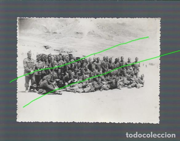 Militaria: INSTANT&Aacute;NEA. MILITARES. FOT&Oacute;GRAFO DESCONOCIDO.