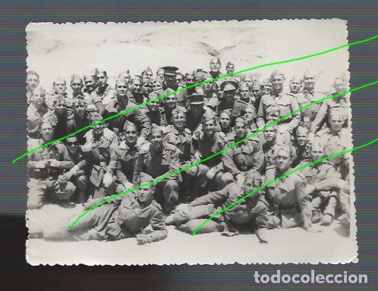 Militaria: INSTANT&Aacute;NEA. MILITARES. FOT&Oacute;GRAFO DESCONOCIDO.