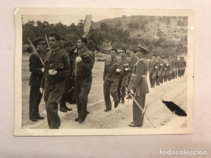 Militaria: MILITAR. Fotograf&iacute;a original. D&iacute;a de Jura y fidelidad a la Bandera. Esta dedicada..(h.1960?)