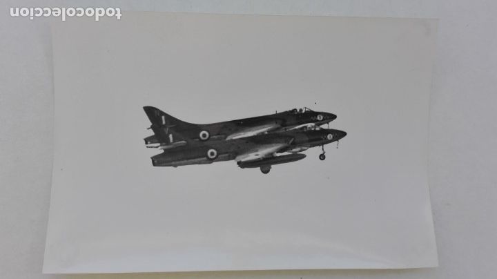 Militaria: FOTO DE DOS AVI&Oacute;NES HUNTER EN VUELO .... 12 x 18 cm