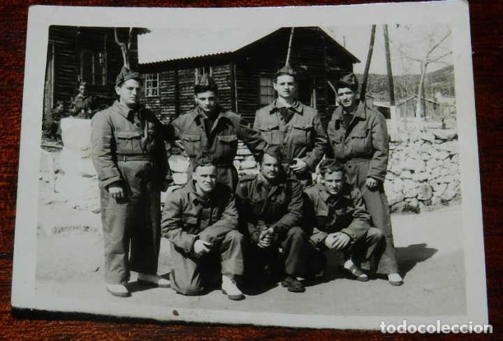 Military Antiques: FOTOGRAFIA DE SOLDADOS EN CAMPAMENTO EN 1959, MIDE 8 X 6 CMS.