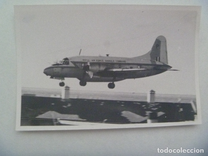 Military Antiques: FOTO DE UN AVION DE LA ROYAL AIR FORCE INGLESA , VARSITY ........ 11,5 X 18,5 CM
