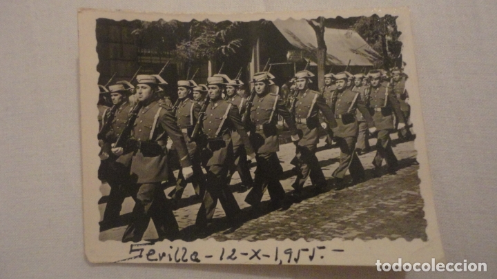 Military Antiques: ANTIGUA FOTOGRAFIA.DESFILE GUARDIA CIVIL.SEVILLA 1955