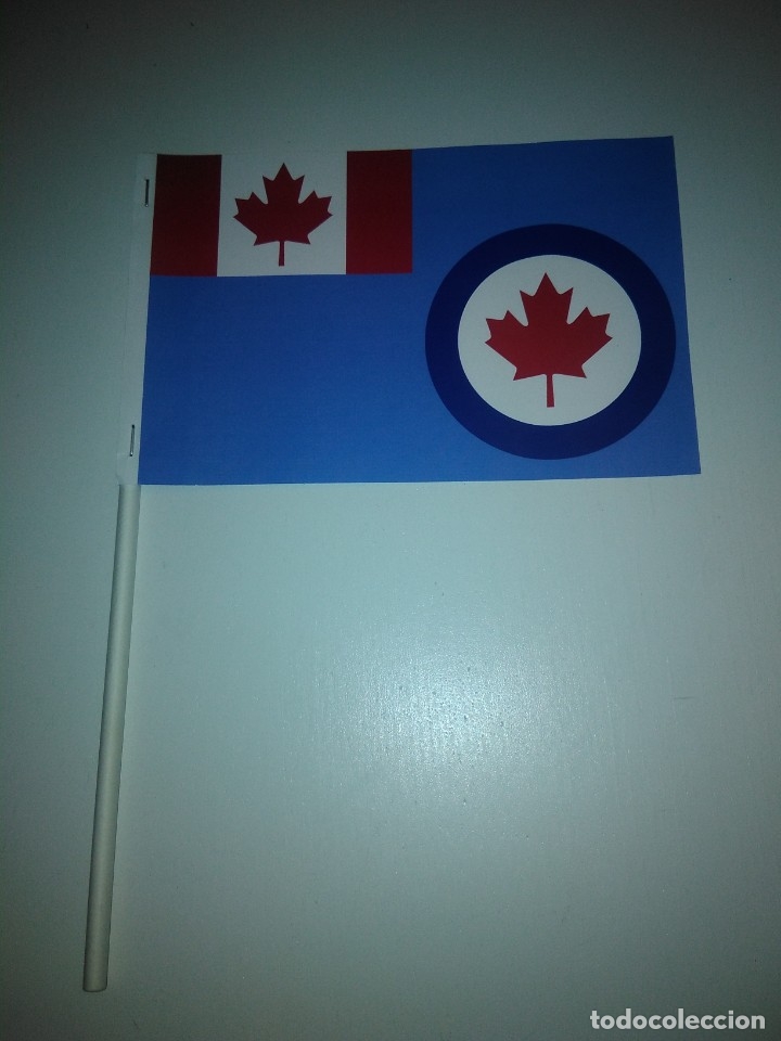 Military Antiques: Bandera de la Fuerza Aerea Canadiense.