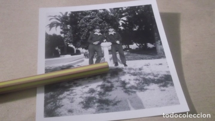 Military Antiques: ANTIGUA FOTO MILITARES SEVILLANOS  EN PARQUE