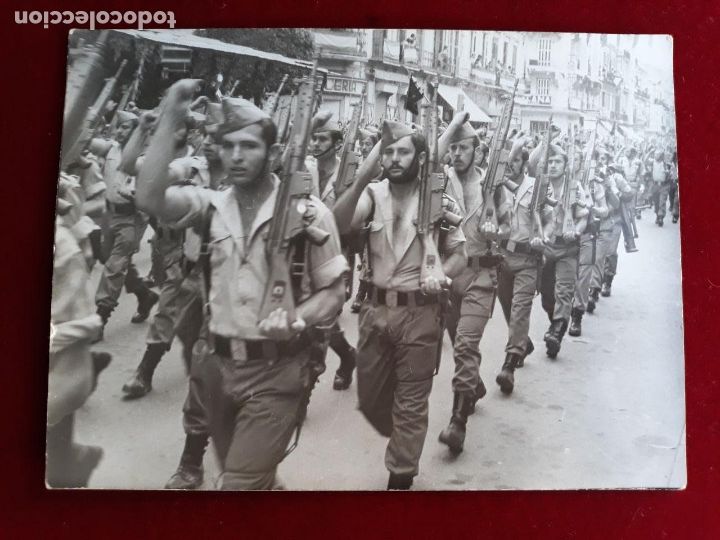 Military Antiques: Desfile Legi&oacute;n. 17,2 cm x 12,7 cm.