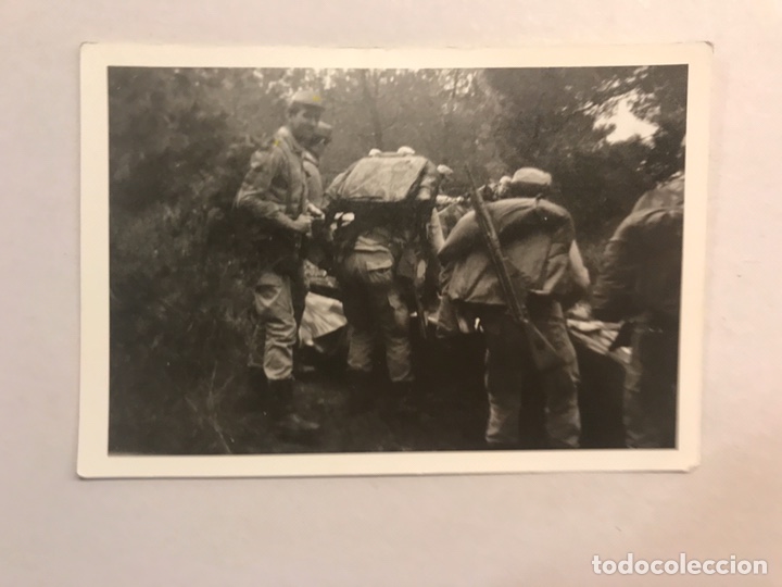 Military Antiques: MILITAR. Fotograf&iacute;a Original, De maniobras por el campo, d&iacute;as del lluvia (h.1970?) tama&ntilde;o postal