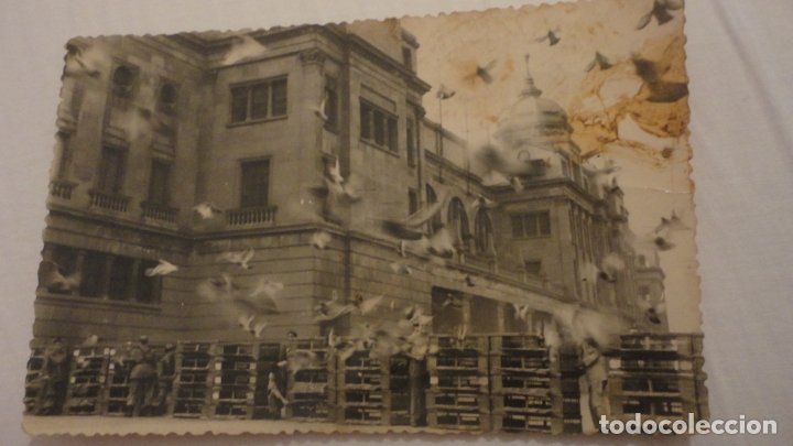 Militaria: ANTIGUA FOTOGRAFIA.MILITARES SOLTANDO PALOMAS.FOTO BELEMON.BARCELONA