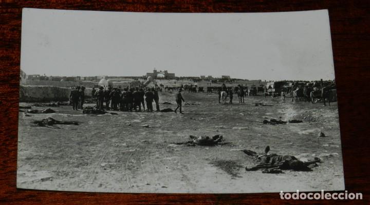 Militaria: FOTO POSTAL GUERRA DEL RIF, MARRUECOS, EN EL MONTE ARRUIT, CADAVERES DE SOLDADOS ESPA&Ntilde;OLES DESPERDIG