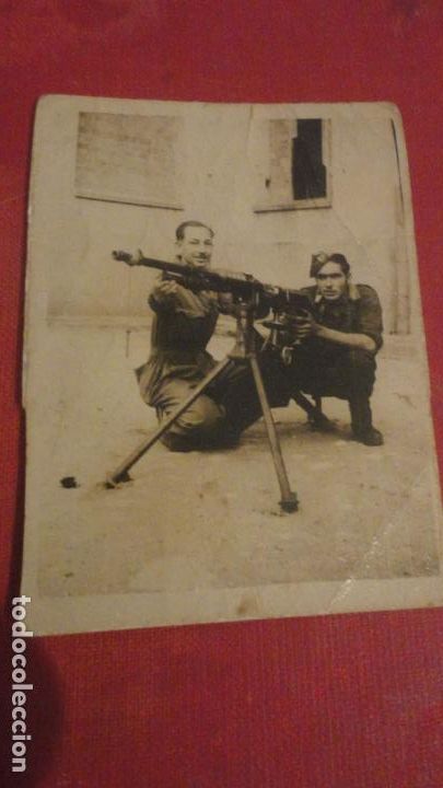 Militaria: ANTIGUA FOTOGRAFIA.MILITARES CON ALGUN TIPO DE AMETRALLADORA? A&Ntilde;OS 40?