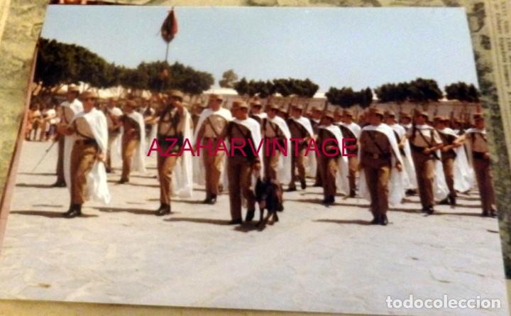 Militaria: ANTIGUA FOTOGRAFIA, DESFILE FUERZAS DE REGULARES, 176X126MM