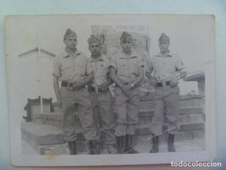 Militaria: LA LEGION : FOTO  DE LEGIONARIOS POSANDO ANTE UN MONOLITO