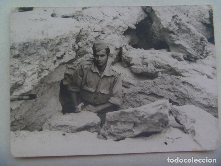 Militaria: LA LEGION : FOTO DE LEGIONARIO CON CHAPIRI DENTRO DE UNA CUEVa