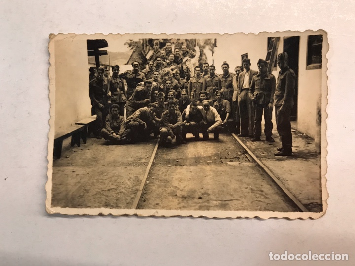 Militaria: MILITAR. Fotograf&iacute;a Original. El Batallon ... (h.1944?) Medidas: 8,5 x 5,5 cm.,
