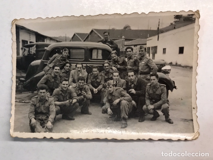 Militaria: MILITAR. Fotograf&iacute;a Original. Grupo de Artilleros... (h.1944?) Medidas: 8,5 x 5,5 cm.,