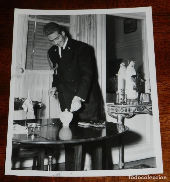 Militaria: ANTIGUA FOTOGRAFIA DE EL PRINCIPE JUAN CARLOS DE BORBON, FOTO DE PRENSA, MIDE 24 X 18 CMS. VER LA FO