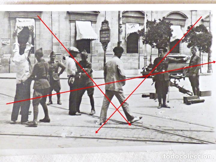 Military Antiques: SEVILLA. MILITARES NACIONALES REGISTRANDO A POSIBLES REPUBLICANOS. 1936