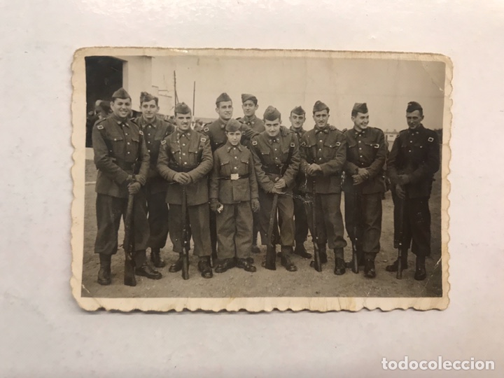 Militaria: MILITAR. Fotograf&iacute;a para el recuerdo. Alg&uacute;n cuartel Espa&ntilde;ol en la d&eacute;cada de los a&ntilde;os Cincuenta...