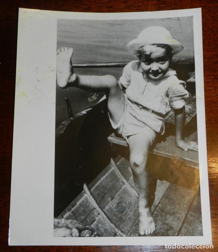 Military Antiques: FOTOGRAFIA DE DON JUAN CARLOS DE BORBON DE NI&Ntilde;O, MIDE 25,5 X 20 CMS.