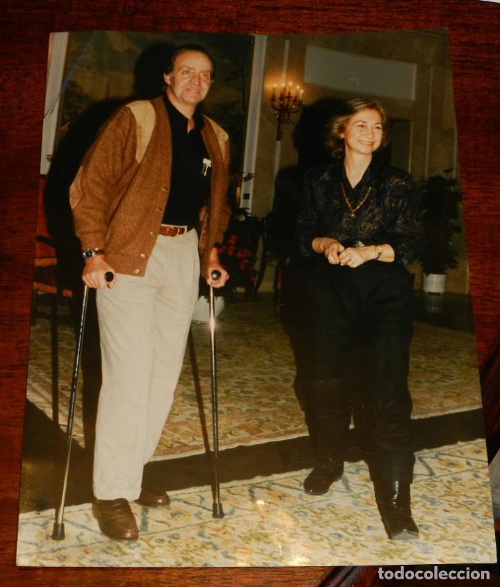 Militaria: FOTOGRAFIA DE DON JUAN CARLOS DE BORBON CON DO&Ntilde;A SOFIA, EN 1991, PROCEDENTE DE BAQUEIRA BERET DONDE