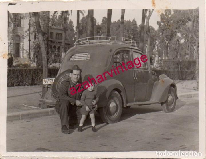Militaria: ANTIGUA FOTOGRAFIA, SOLDADO DE AVIACION ANTE COCHE OFICIAL, 80X60MM