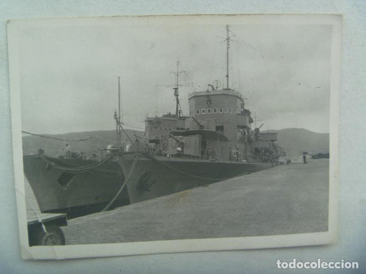 Militaria: FOTO DE UN BUQUE DE GUERRA EN EL PUERTO DE MARIN
