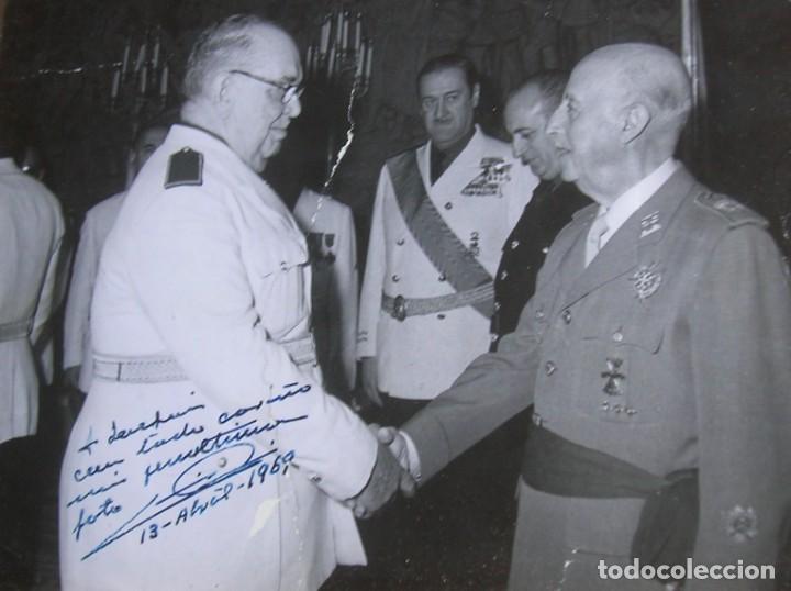 Militaria: GRAN FOTOGRAFIA DEL CAUDILLO GENERALISIMO FRANCO EN AUDIENCIA A JERARCAS DEL MOVIMIENTO. FALANGE.