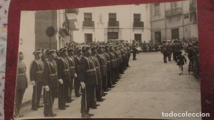 Militaria: ANTIGUA FOTOGRAFIA.DESFILE.FORMACION.GUARDIA CIVIL.SEVILLA? 1964