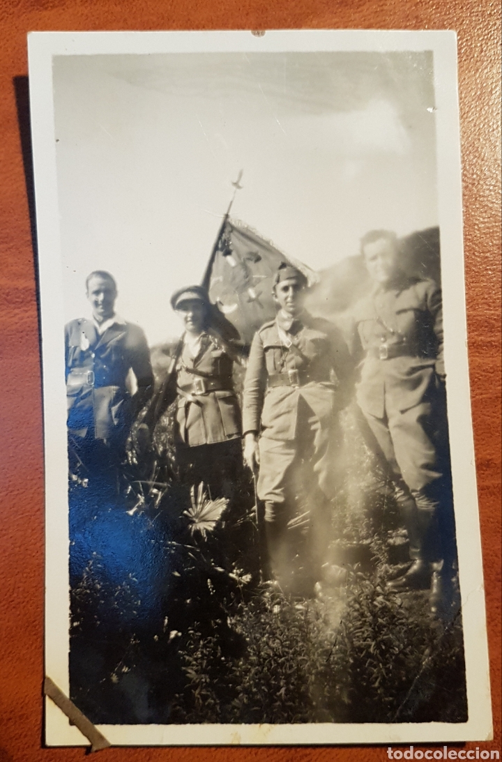 Militaria: Fotografia guerra Marruecos oficiales con bandera
