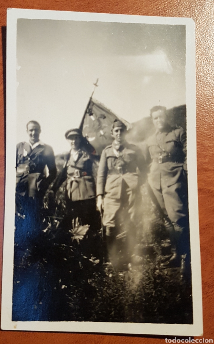 Militaria: Fotografia guerra de Marruecos oficiales con bandera